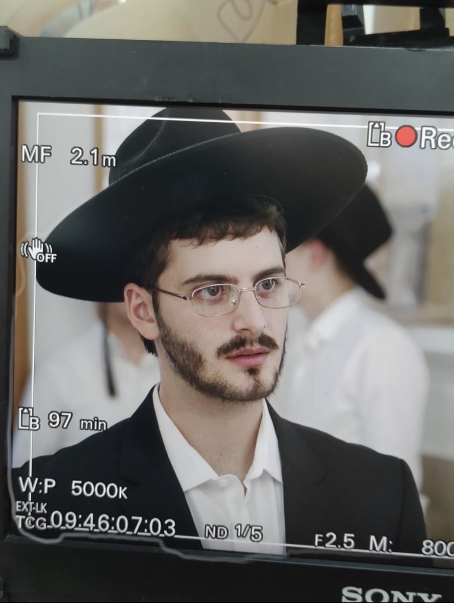 יואב בתפקיד על מוניטור בסט